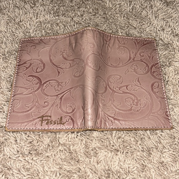 Rose Color Passport holder and wallet from Fossil - Picture 4 of 4